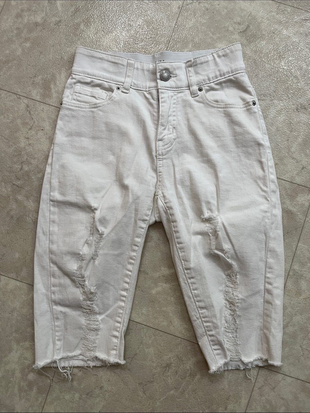 New York & Company Distressed White Cropped Jeans 6